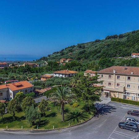 Hotel Ristorante La Mimosa Lamezia Terme Bagian luar foto