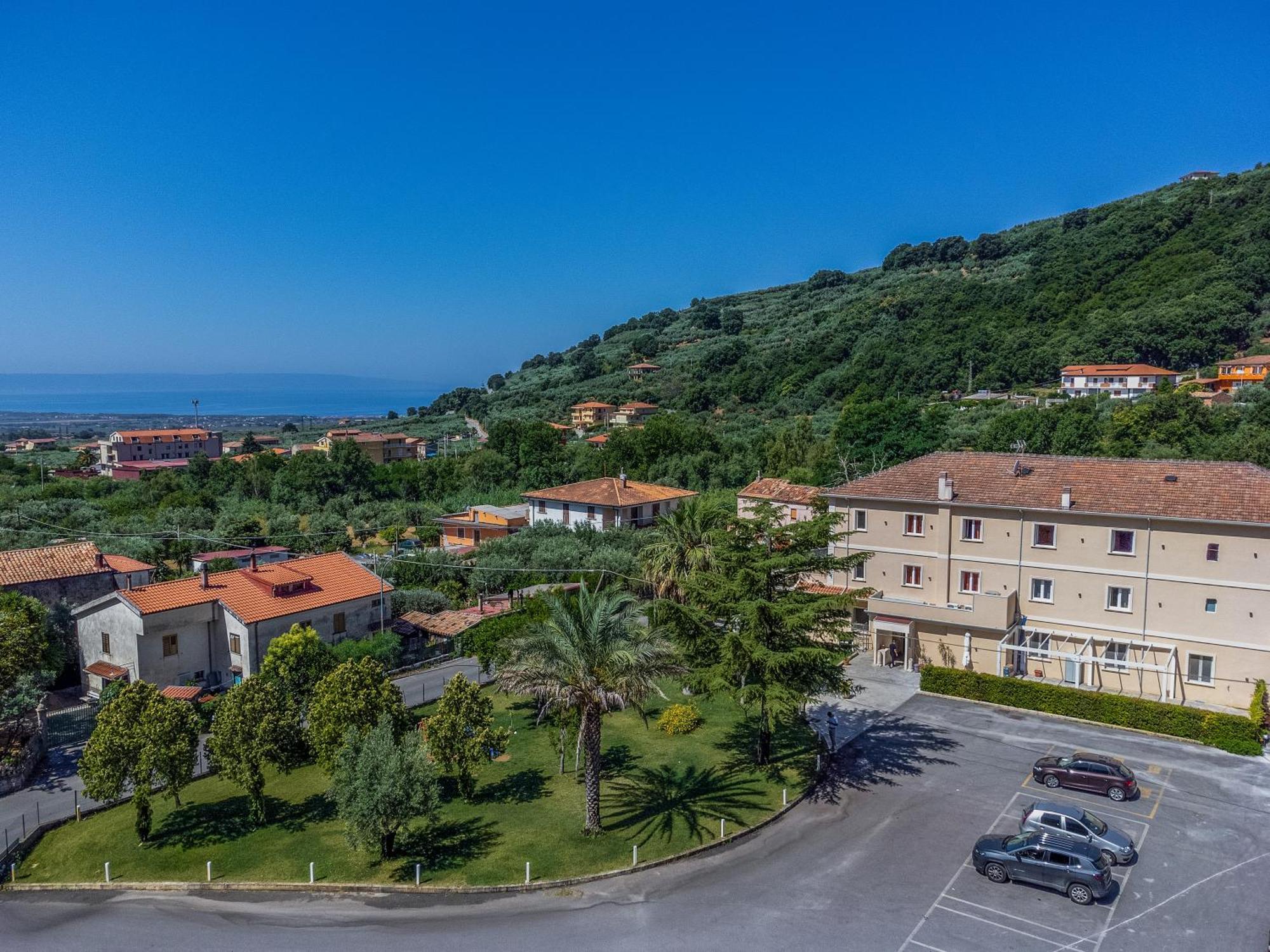 Hotel Ristorante La Mimosa Lamezia Terme Bagian luar foto
