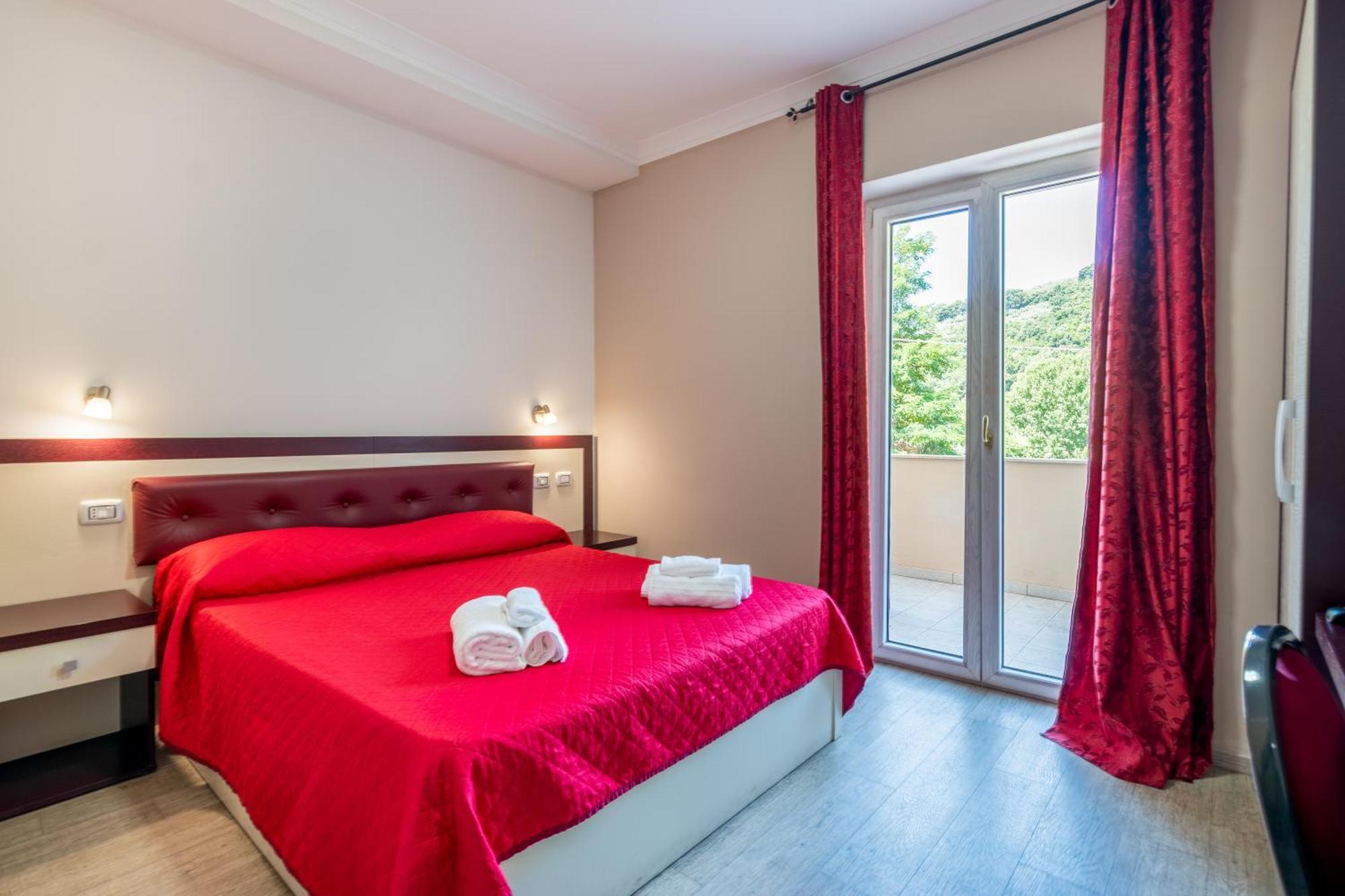 Hotel Ristorante La Mimosa Lamezia Terme Bagian luar foto