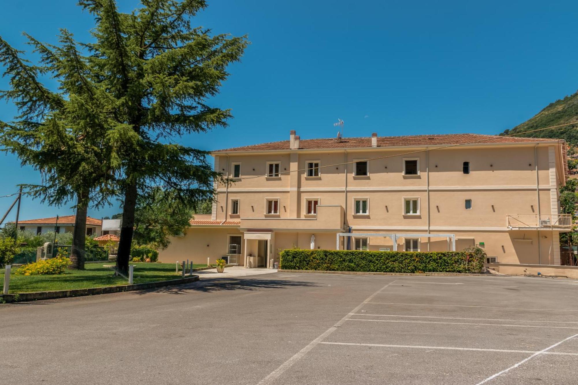 Hotel Ristorante La Mimosa Lamezia Terme Bagian luar foto
