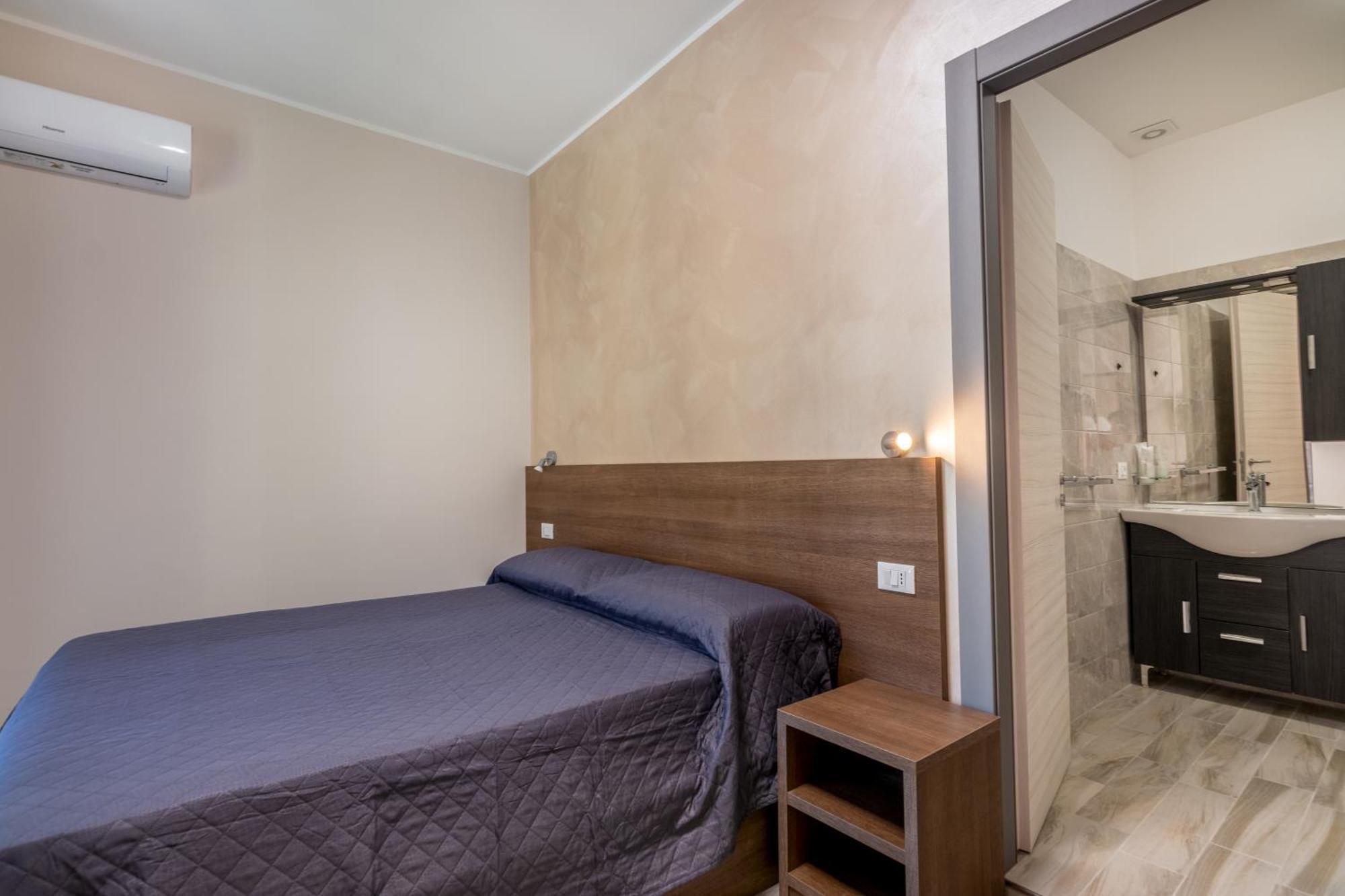Hotel Ristorante La Mimosa Lamezia Terme Bagian luar foto
