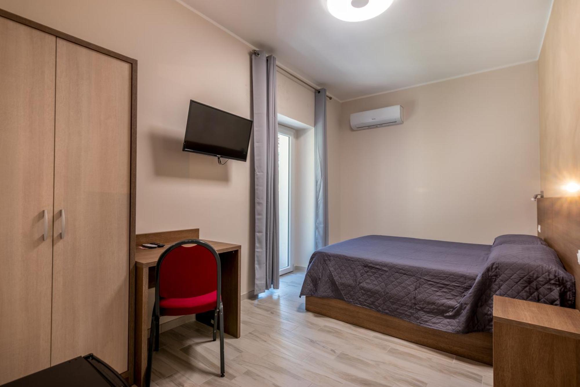Hotel Ristorante La Mimosa Lamezia Terme Bagian luar foto