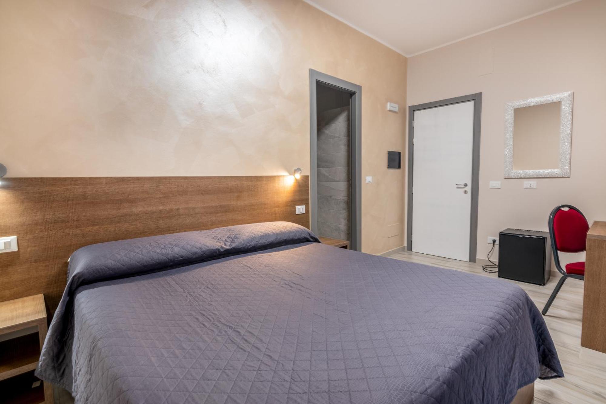 Hotel Ristorante La Mimosa Lamezia Terme Bagian luar foto