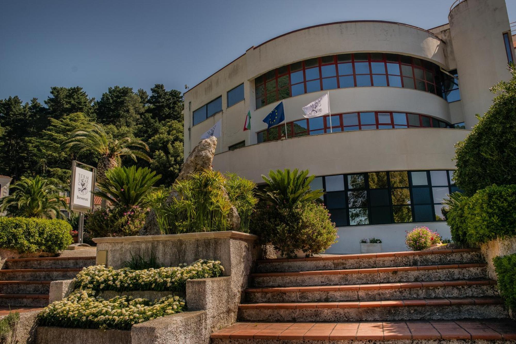 Hotel Ristorante La Mimosa Lamezia Terme Bagian luar foto