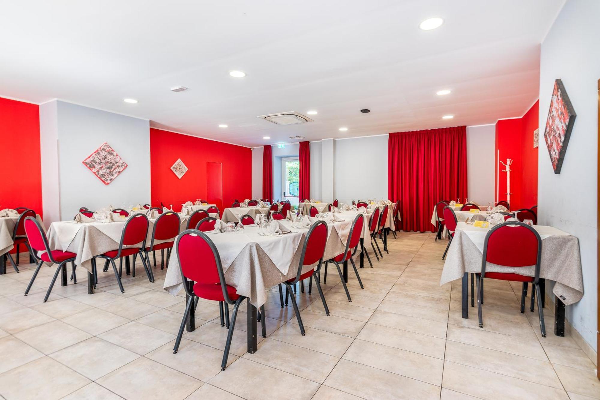 Hotel Ristorante La Mimosa Lamezia Terme Bagian luar foto