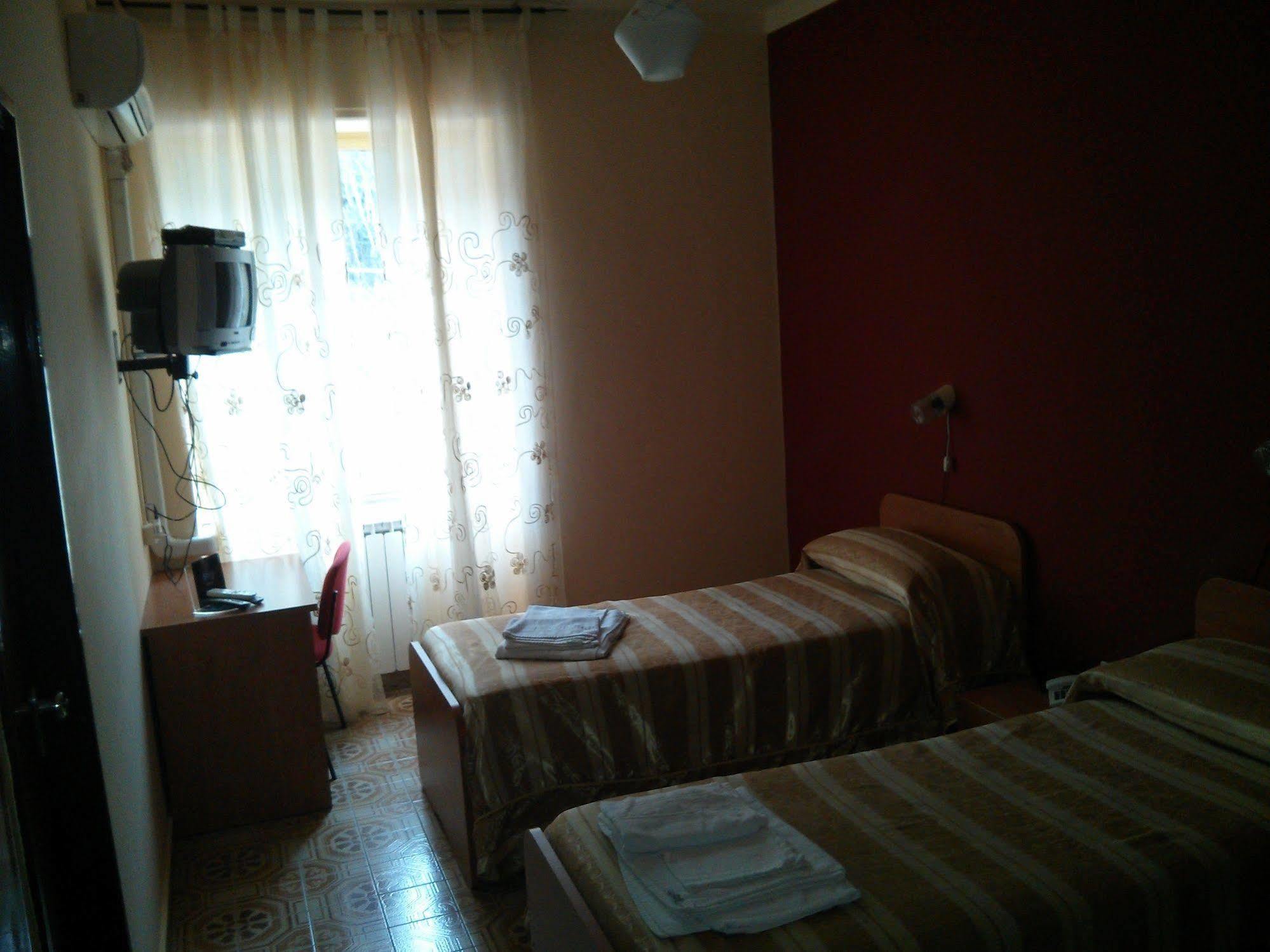 Hotel Ristorante La Mimosa Lamezia Terme Bagian luar foto