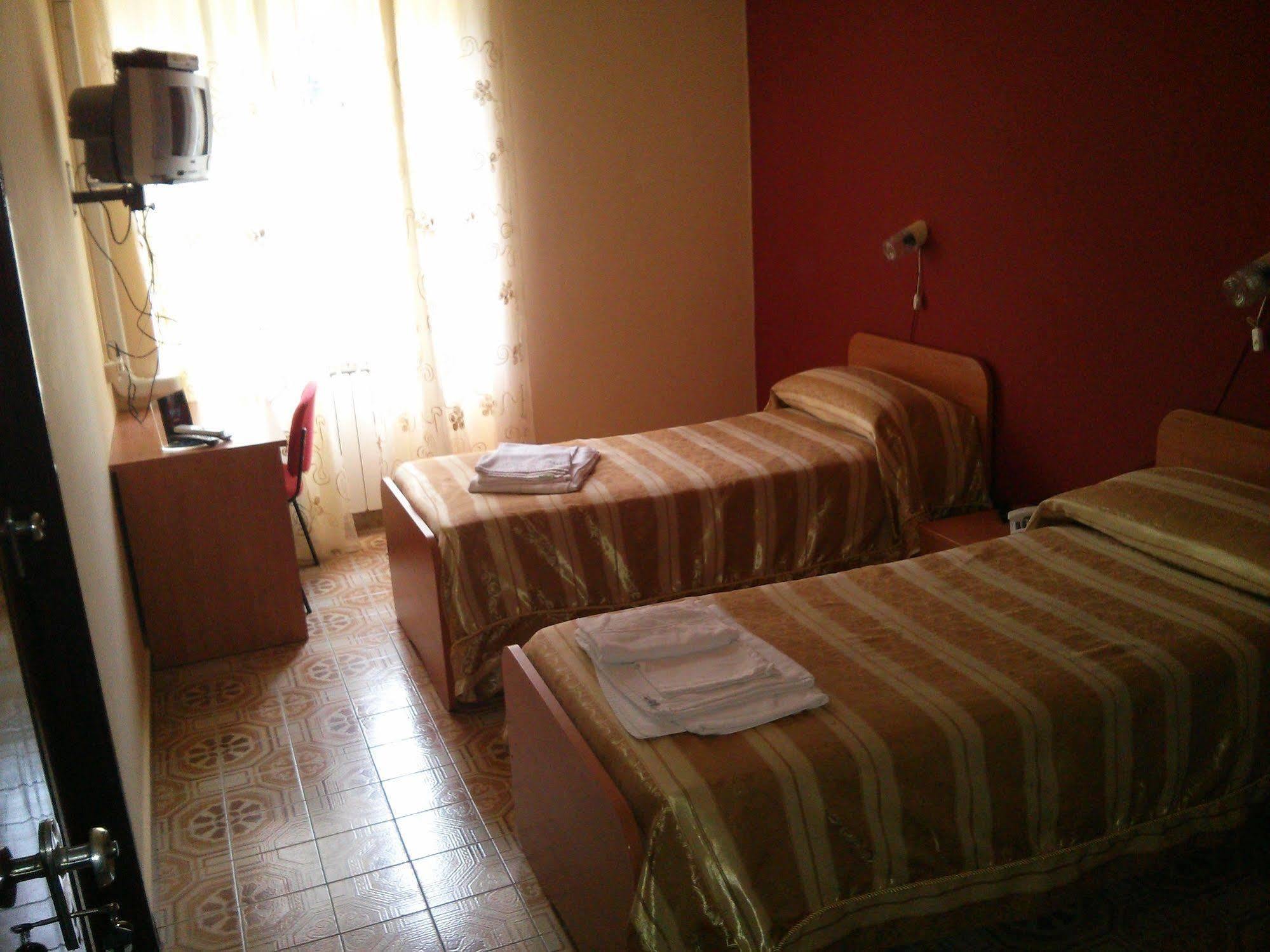 Hotel Ristorante La Mimosa Lamezia Terme Bagian luar foto