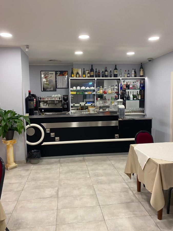 Hotel Ristorante La Mimosa Lamezia Terme Bagian luar foto
